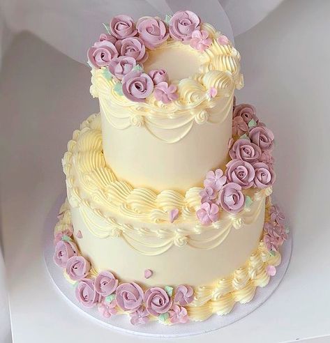 Lavender Instagram, Wedding Cake Marble, 21st Bday Cake, Vintage Cupcakes, Buttercream Birthday Cake, Funny Wedding Cakes, Tiered Cakes Birthday, Vintage Birthday Cakes, Shades Of Lavender