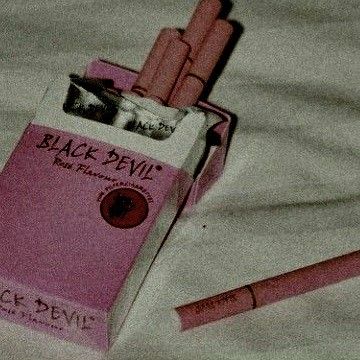 Clove Ciggerate, Cute Ciggerate, Coquette Ciggarates, Pink Ciggerate, Ciggarates Aesthetic, Aesthetic Ciggarates, Grant Aesthetic, Lizzy Grant Aesthetic, Students Life