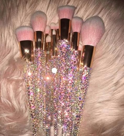 Sparkly Makeup Brushes, Bedazzled Makeup Brushes, Glam Girl Aesthetic, Bedazzled Makeup, Things To Bedazzle, Bedazzled Things, Bedazzling Ideas, Pink Glitter Makeup, Bedazzled Stuff