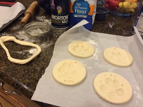 Kati Heifner: Homemade Dog Paw Print Ornaments: Salt Dough Recipe Dog Paw Print Craft, Paw Print Crafts, Salt Dough Recipe, Dogs Paw, Paw Ornament, Paw Print Ornament, Puppy Paw Prints, Dog Tree, Salt Dough Ornaments