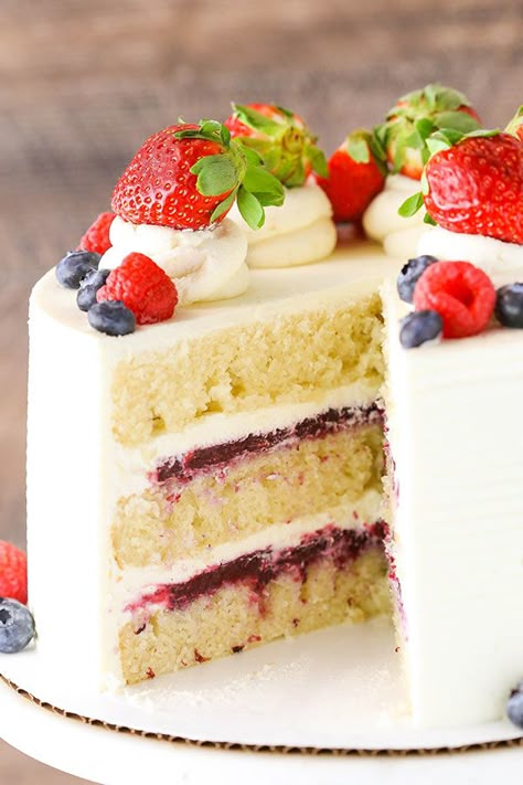 Berry Mascarpone Layer Cake - layers of moist vanilla cake, fresh berry filling and whipped mascarpone frosting! Best Fruitcake, Cupcake Vanilla, Berry Filling, Perfect Vanilla Cake, Frosting Cupcakes, Mascarpone Frosting, Moist Vanilla Cake, Torte Cupcake, Fruitcake Recipes