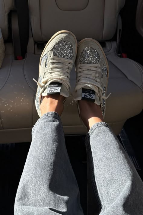 Golden Goose Sneakers Outfit, Golden Goose Outfit, Sneakers Outfit Casual, Golden Goose Sneakers, Fire Fits, Golden Goose Shoes, Swag Shoes, Sneakers Outfit, Dream Shoes