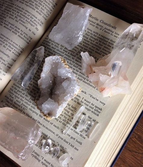 Olivia Core, Crystal Vibes, Crystal Aesthetic, Spiritual Crystals, Pretty Rocks, Crystal Magic, Witch Aesthetic, + Core + Aesthetic, Witchy Things