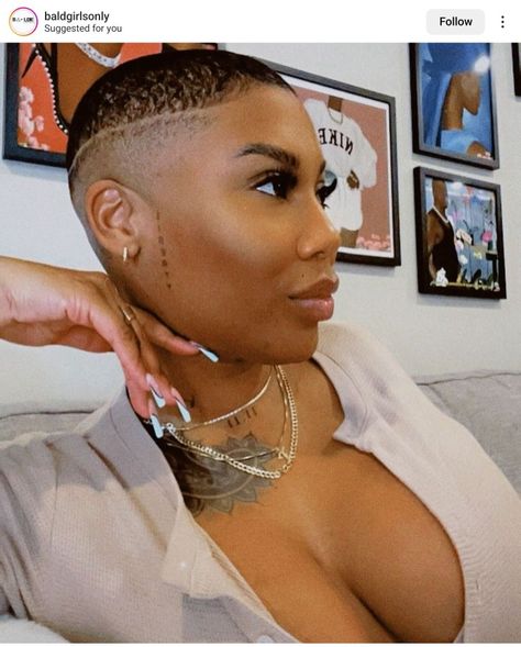 Natural Hair Pixie Cut, Fade Haircut Women, Finger Waves Short Hair, Bald Head Women, Short Shaved Hairstyles, Shaved Side Hairstyles, Shaved Hair Designs, Tapered Hair, Natural Hair Short Cuts