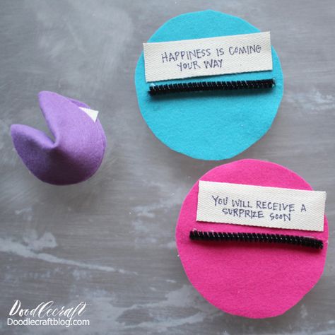 Felt Fortune Cookies for Chinese New Year! Fortune Cookie Craft, Fortune Cookie Sewing Pattern, Fortune Cookie Paper Diy, Felt Fortune Cookies Diy, Diy Fortune Cookies Paper, How To Make Fortune Cookies, Fortune Cookies Diy, Friendship Party, China Crafts