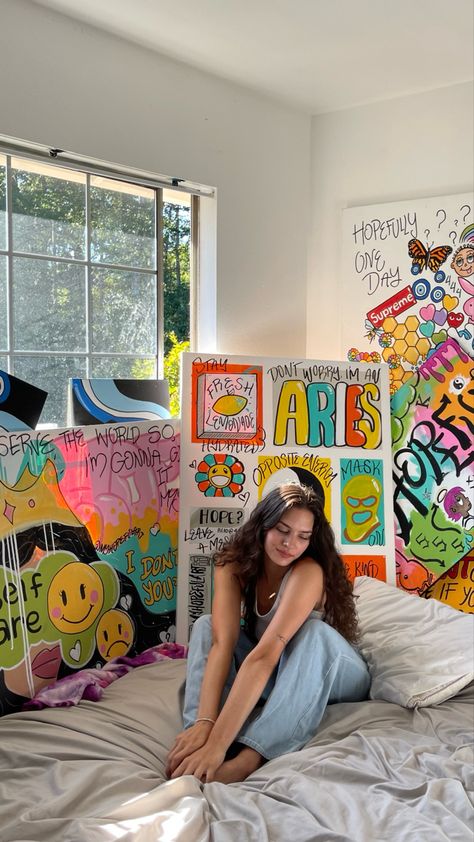 Girl sitting cross cross on bed surrounded my self made vibrant paintings Painter Photoshoot Ideas, Photoshoot Ideas Artistic, Self Painting, Artist Photoshoot Outdoor, Painters Photoshoot, Painter Photoshoot, Art Studio Photoshoot, Artist Portrait Photography, Painting Photoshoot