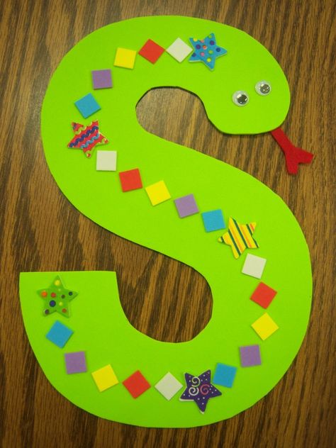 S de serpiente letter Letter S Crafts, Preschool Letter Crafts, Abc Crafts, Storytime Crafts, Alphabet Letter Crafts, Letter Craft, Preschool Letter, Letter Crafts, The Letter S