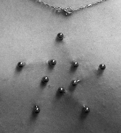 Play Piercings, Dermal Implants, Edgy Jewelry, Cool Piercings, Dermal Piercing, Dope Jewelry, Body Piercings, Body Modifications, Doll Parts