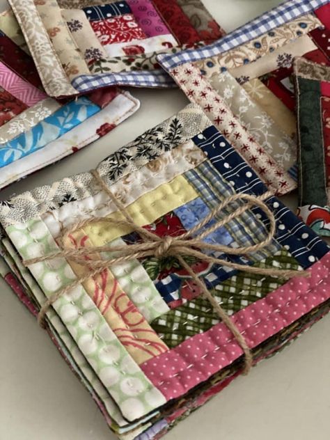 Log Cabin Blocks, Fabric Basket Tutorial, Log Cabin Quilt Pattern, Log Cabin Quilt Blocks, Quilted Coasters, Cottage Quilt, Mug Rug Patterns, Scrap Fabric Crafts, Scrap Fabric Projects