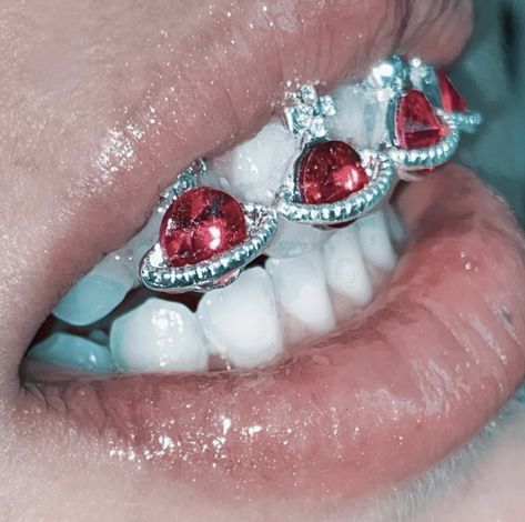 Vivienne Westwood Japan, Grillz Teeth, New Years Eve Makeup, Tooth Gem, Teeth Jewelry, Dope Jewelry, Blue Makeup, Girly Jewelry, Piercing Jewelry