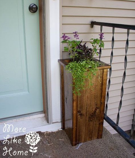 More Like Home: DIY Planter Boxes Diy Planter Boxes, Tall Planter Boxes, Pallet Planters, Diy Wood Planters, Wood Pallet Planters, Planter Box Plans, Diy Planter, Porch Planters, Cedar Planters