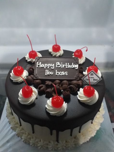 Cake Ultah Coklat, Indulgence Cake, Cake Hbd, Cake Bday, Makanan Aesthetic, Cake Tart, Buah Naga, Chocolate Cake Designs, Simple Birthday Cake