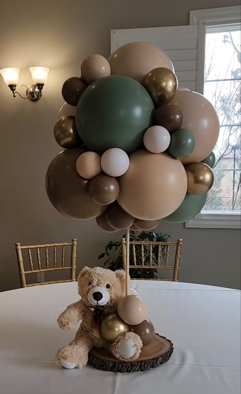 Jungle Baby Shower Ideas, Baby Shower Verde, Teddy Bear Centerpieces, Hot Air Balloon Centerpieces, Baby Shower Oso, Beary First Birthday, Safari Baby Shower Boy, Nikki Baby, Classy Baby Shower