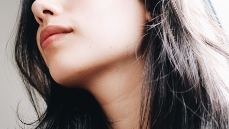 If you've been seeing the phrase "cica" popping up in skincare products and are left seriously confused, we're here to help. This is everything you need to know about the miracle ingredient and what it can do for your complexion. Best Neck Cream, Tighten Neck Skin, Neck Tightening, Neck Firming, Crepey Skin, Antioxidant Serum, Saggy Skin, Herbal Essences, Neck Cream