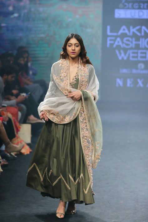 Aarbee by Ravi Bhalotia at Lakmé Fashion Week summer/resort 2018 Ap Designs, Traditional Wardrobe, Pant Saree, Indian Sari Dress, Nikkah Dress, Designer Lehengas, Indian Designer Suits, Peacock Pendant, Casual Indian Fashion