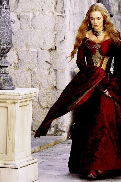 Game Of Thrones Costumes, Game Of Thrones Tv, Lena Headey, Hbo Game Of Thrones, Cersei Lannister, Gra O Tron, Games Of Thrones, Iron Throne, Game Of Thrones Houses