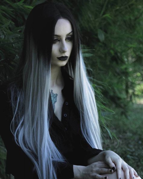 Wi Arwen Lotr, Barbie Wig, Alternative Model, Goth Model, Metal Girl, Cute Cuts, Creative Portraits, Goth Outfits, Grey Hair