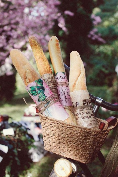 Wrapped baguettes... Can you believe this party? See all the pics for this Parisian Love Outdoor Picnic Birthday Party at Kara's Party Ideas! Paris Garden Theme Party, Paris Garden Party, Parisian Garden Party, Parisian Style Party, French Theme Party, French Country Party, French Style Party, Parisian Themed Party, Glam Picnic