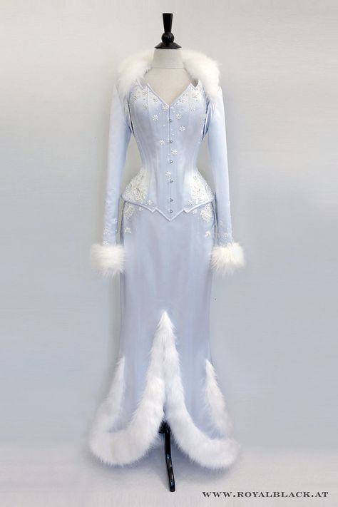 Ice Queen Outfit, Icy Dress, Ice Outfit, Costumes Couture, Queen Outfit, Ice Queen, Beach Wears, Character Outfits, Beach Wear