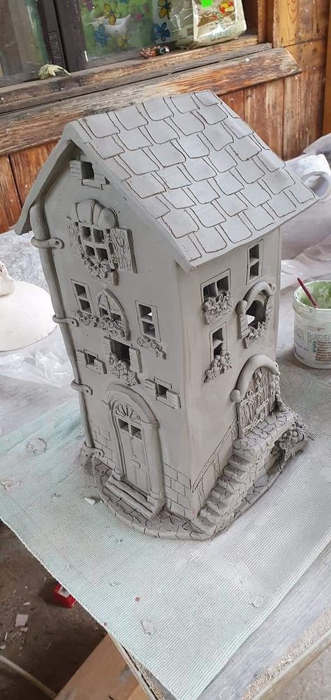 Clay Houses Diy How To Make, Slab House Ceramics, Stiff Slab Ceramics, Clay Building Ideas, Pottery Houses Ideas, Clay Houses Diy, Ceramic Lantern Ideas, Air Dry Clay Houses, Clay House Ideas