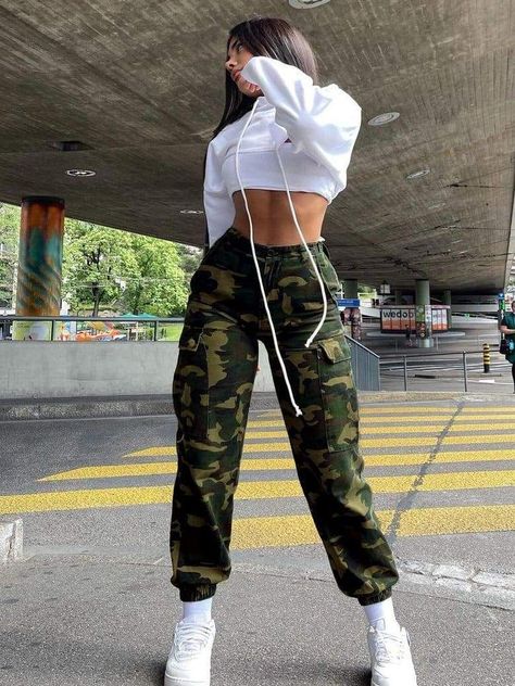 a3545bd79d31f9a72d3a78690adf73fcdesc50282892ri Military Pants Outfit Women, Casual Cargo Pants, Military Pants, Cargo Pants Outfit, Tomboy Style Outfits, Tomboy Fashion, Teen Fashion Outfits, Looks Vintage, Look Fashion