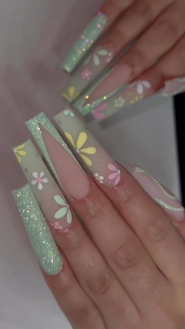 August Birthday Nails, Pink Tip Nails, Disney Acrylic Nails, Spring Acrylic Nails, Spring Nail Designs, Summery Nails, Brighter Days, Simple Acrylic Nails, Fall Acrylic Nails