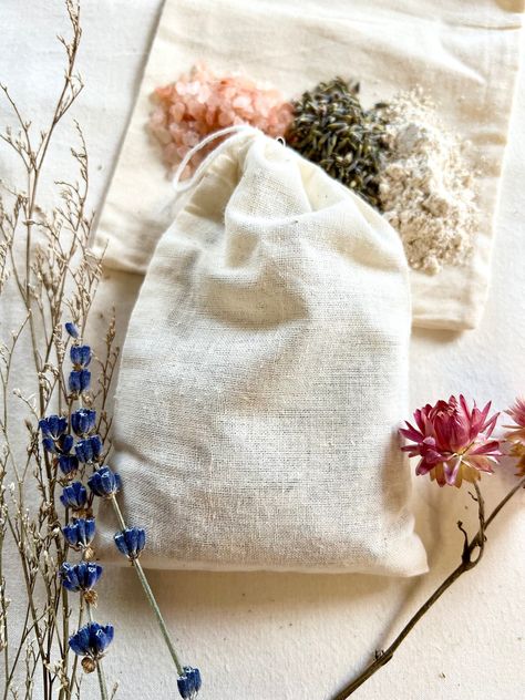 Our large 4.5-ounce Lavender Bath Bag has a soothing blend that combines nature's finest ingredients--lavender, colloidal oats (avena sativa), and Himalayan pink salt--to create a calming, nourishing, and relaxing bath experience. As the ingredients dissolve into your warm bathwater, the calming lavender fragrance fills the air, promoting tranquility and stress relief. Colloidal oats work to gently soothe and hydrate your skin, leaving it feeling soft and nourished, while Himalayan pink salt inf Bath Relaxing, Tea Lavender, Tea Bath, Moisturizing Bath, Lavender Fragrance, Bath Tea, Lavender Bath, Herbal Bath, Hydrate Your Skin