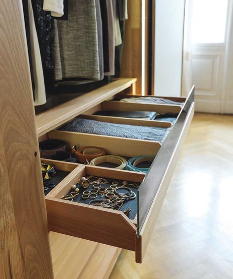 Practical wardrobe inside drawer Inside Wardrobe Storage Ideas, Wardrobe Inside Design, Practical Interior Design, Wardrobe Internal Design, Wardrobe Shelving, Wooden Wardrobe Design, Wardrobe Interior, House Interior Design Styles, Wardrobe Organisation