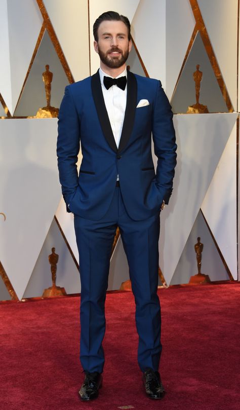 Chris Evans | 17 Men Who Brought Their A-Game To The Oscars Red Carpet Men Suit Outfit, Chris Evans Smile, Chris Evans Shirtless, Blue Tux, Chris Evans Funny, Grooms Men, Wedding Tux, Mens Wedding Attire, Blue Suit Men