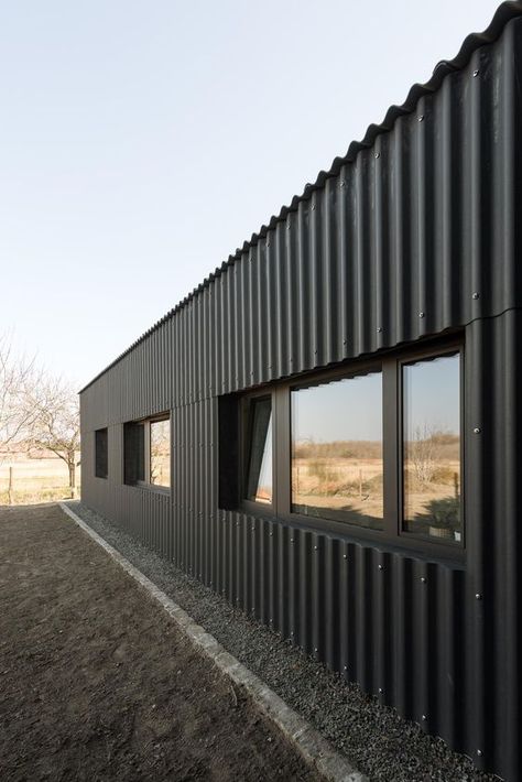 Modern Black House, Black Cladding, Corrugated Metal Siding, Fibre Cement Cladding, Black Window Frames, Fiber Cement Siding, Cement Siding, Tin House, House Cladding