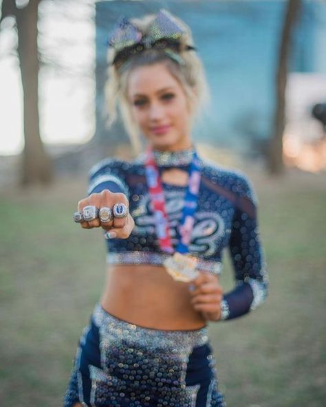 Allstar Cheer Pictures, Cheer Rings, Cheer Pictures On Bleachers, Stingray Cheer, Cheer Pics To Recreate, Lady Lightning, Cheer Pictures All Star, Aesthetic Cheer, Gabi Butler