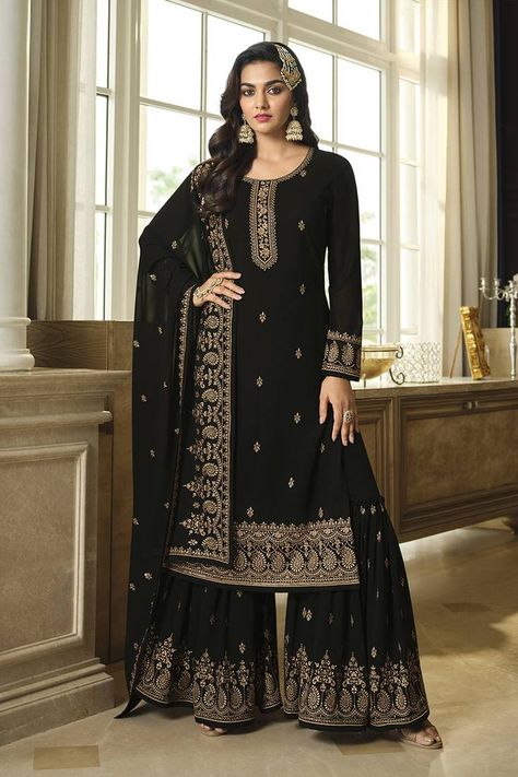 The border gives the more ethnic look to this sharara dress. (1 Top / 1 Bottom / 1 Dupatta) Black Salwar Suit, Black Salwar Kameez, Black Dupatta, Latest Salwar Kameez, Classy Suits, Georgette Dupatta, Palazzo Suit, Sharara Suit, Designer Salwar