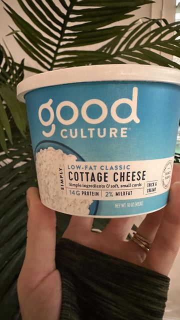 Lexus Gordon | MACRO COACH on Instagram: "5 WAYS TO EAT COTTAGE CHEESE (Make sure it’s the brand good culture or nancys- trust) I’ve legit been eating cottage cheese since high school. BUT SHES HAVING HER MOMENT RN AND IM SO HAPPY!!!!! What a versatile HIGH PROTEIN ingredient with 3839202 ways to add to a snack or meal👏🏼👏🏼👏🏼 What’s your favorite way to eat cc? Drop it below👇🏼 . . . . . . . . . #cottagecheese #snackideas #macrofoods #highprotein #proteinsnacks #highproteinlowcarb #snackre Good Culture Cottage Cheese, Ways To Eat Cottage Cheese, Cottage Cheese Snack, Clean Products, Im So Happy, Health Conscious, High Protein Low Carb, Protein Snacks, How To Make Cheese