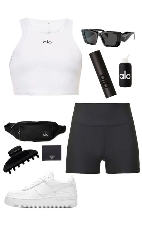 Alo Yoga Outfit, Outfits Leggins, Outfit Fitness, Aesthetic Tips, Sports Bra Outfit, Athletic Wear Womens, Bra Outfit, Gymwear Outfits, Fashion Tiktok