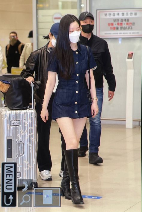 Cute Airport Outfit, Rich Outfits, Feminine Wardrobe, Kim Dahyun, Comfy Casual Outfits, Cute Simple Outfits, Celebrity Outfits, Airport Style, Airport Outfit