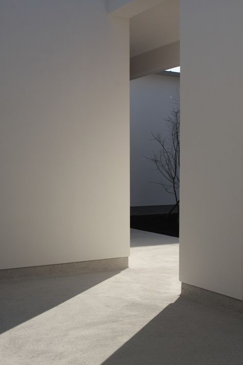 Gallery of House of Seven Gardens / Ikimono Architects - 2 Empty Room, Minimalist Photography, Minimalist Architecture, Architect House, Minimalist Wallpaper, Residential Architecture, White Aesthetic, Modernism, 인테리어 디자인