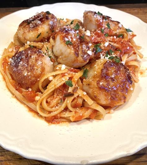 Scallop Fra Diavolo And Linguine - Easy DIY Recipes Diavolo Pasta, Fra Diavolo, Fresh Scallops, How To Cook Scallops, Gluten Free Spaghetti, How To Peel Tomatoes, Classic Italian Dishes, Scallop Recipes, Lobster Recipes