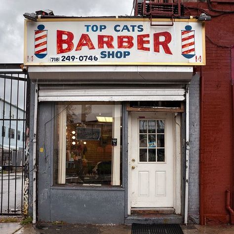 Vintage Barber Shop Aesthetic, Tiny Barber Shop, Barber Shop Aesthetic, Barbershop Aesthetic, Old School Barber, Barber Shop Vintage, Barber Sign, Barber Tips, Barber Shop Haircuts