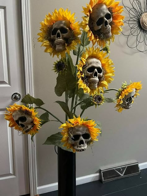 Halloween Decorations Hobby Lobby, Halloween Floral Arrangements Diy, Holiday Crafts Halloween, Hobby Lobby Diy, Fall Garden Decor, Halloween Floral Arrangements, Halloween Tea Party, Halloween Floral, Halloween Tablescape