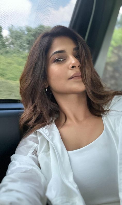 Queen Jenny, Beautiful Heart Images, Stylish Photo Pose, Jennifer Winget, Dress Indian Style, Beautiful Smile Women, Beautiful Heart, Couple Aesthetic, Beauty Queens