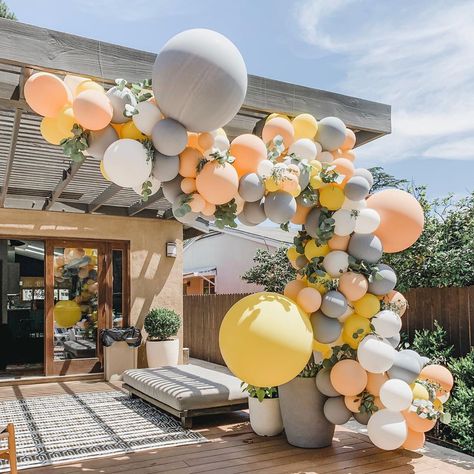 PARTY SHOP AVENUE on Instagram: “🌿Happy Monday! Dreamy installation for a Wild One birthday party! Tag a friend who would love this color combo ⬇️” Blush Balloons, Orange Balloons, Wild One Birthday Party, Yellow Balloons, Pastel Balloons, Spring Baby Shower, Green Balloon, Garland Arch, Balloon Ideas