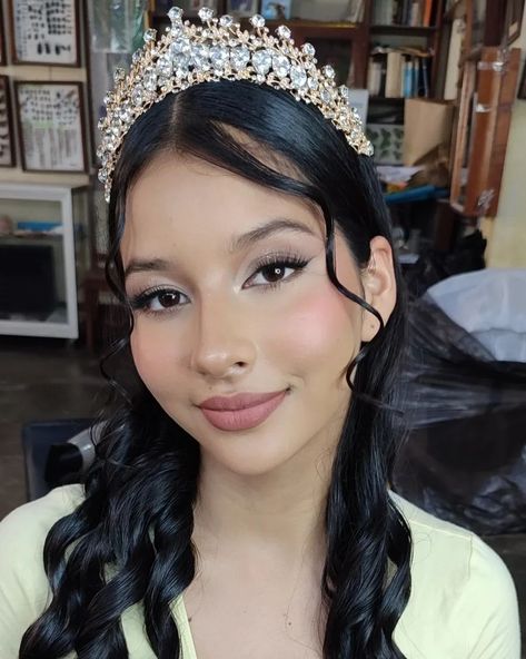 Paquete de quinceañera 👸 Maquillaje y peinado para está hermosa Princesa 💎🌻 El maquillaje de quinceañera es un maquillaje elegante que debe resaltar la belleza única de una adolescente en sus 15 🥰 Idealmente, la adolescente se debe verse natural, hermosa y nunca sobre cargada🤗✨ destacando su belleza innata y natural 💎🌻 Citas disponibles ‼️ 939055326 📍 Iquitos-Perú #maquillajeprofesional #maquillaje15años #princesa #makeup15años #fiestade15años #maquillistadeiquitos #maquillajeypeinado Quinceñera Makeup Looks Natural, Simple Makeup Looks For Quinceanera, Light Makeup For Quinceanera, Natural Makeup Quinceanera, Quinceañera Makeup Ideas Natural, Light Quince Makeup, Make Up For Quinceanera, Simple Quince Makeup, Quince Makeup Natural