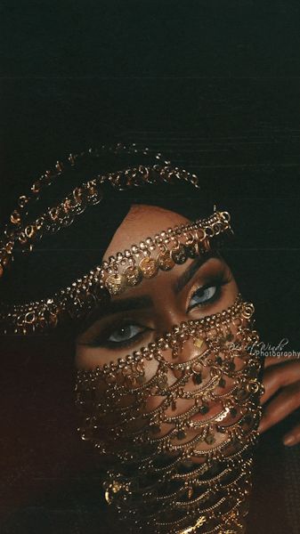 Arab Arabic Quotes Aesthetic, Music Videos Aesthetic, Aesthetic Queen, Shot In The Dark, Videos Aesthetic, Gold Aesthetic, Aesthetic Eyes, Quotes Aesthetic, The Desert