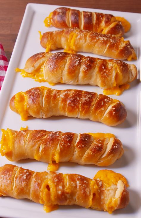 Pretzel Twist, Biscuit Dough Recipes, Fall Appetizers Easy, Best Thanksgiving Appetizers, Pillsbury Biscuits, Fall Appetizers, Pretzel Twists, Canned Biscuits, Biscuit Dough