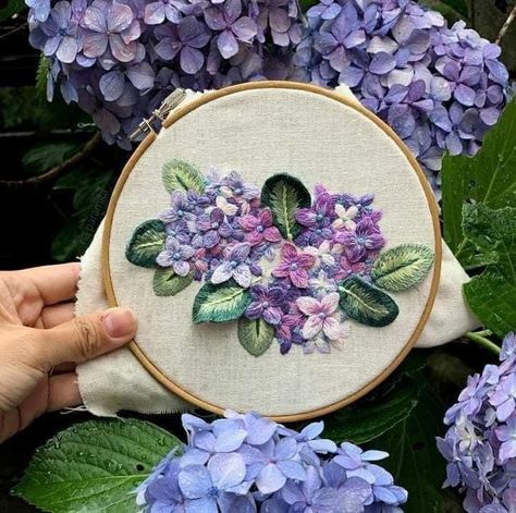 Stumpwork Embroidery, Stump Work, Diy Embroidery Patterns, Hand Embroidery Tutorial, 3d Embroidery, Brazilian Embroidery, Embroidery Flowers Pattern, Handwork Embroidery Design, Lilac Flowers