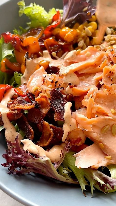 Salmon Salad with Smokey Ranch Garlic Confit Salmon, Green Salad With Salmon, Cooked Salad Recipes, Oliver Salad, Salad With Fish, Salad With Meat, Dinner Salad Ideas, Healthy Food For Dinner, Fish Salads