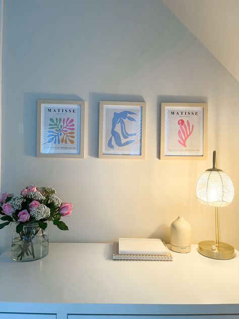 Clean Girl, Desk, Flowers, Wall, White