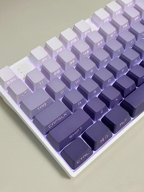 Nice Keyboard, Cool Keyboards, Mechanical Keyboard Aesthetic, Purple Keycaps, Keyboard Inspiration, Key Caps Keyboard, Aesthetic Keyboards, Keyboard Build, Fancy Keyboard