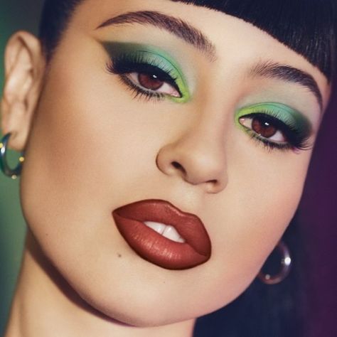 Alexa Demie MAC Cosmetics spring 2020 campaign Makeup Ideas Natural Brown, Mac Eye Makeup, Sparkle Makeup, Natural Everyday Makeup, 90s Makeup, Alexa Demie, More Than Meets The Eye, Green Makeup, Dramatic Makeup