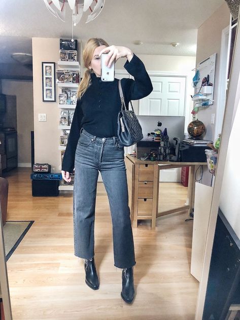 Levi’s Ribcage Straight Jeans Outfit, Everlane Boots, White Blouse Jeans, Thrifting Outfits, Flare Leggings Outfit, Boots Chanel, Cardigan Jeans, Levi's Ribcage, Closet Clothes